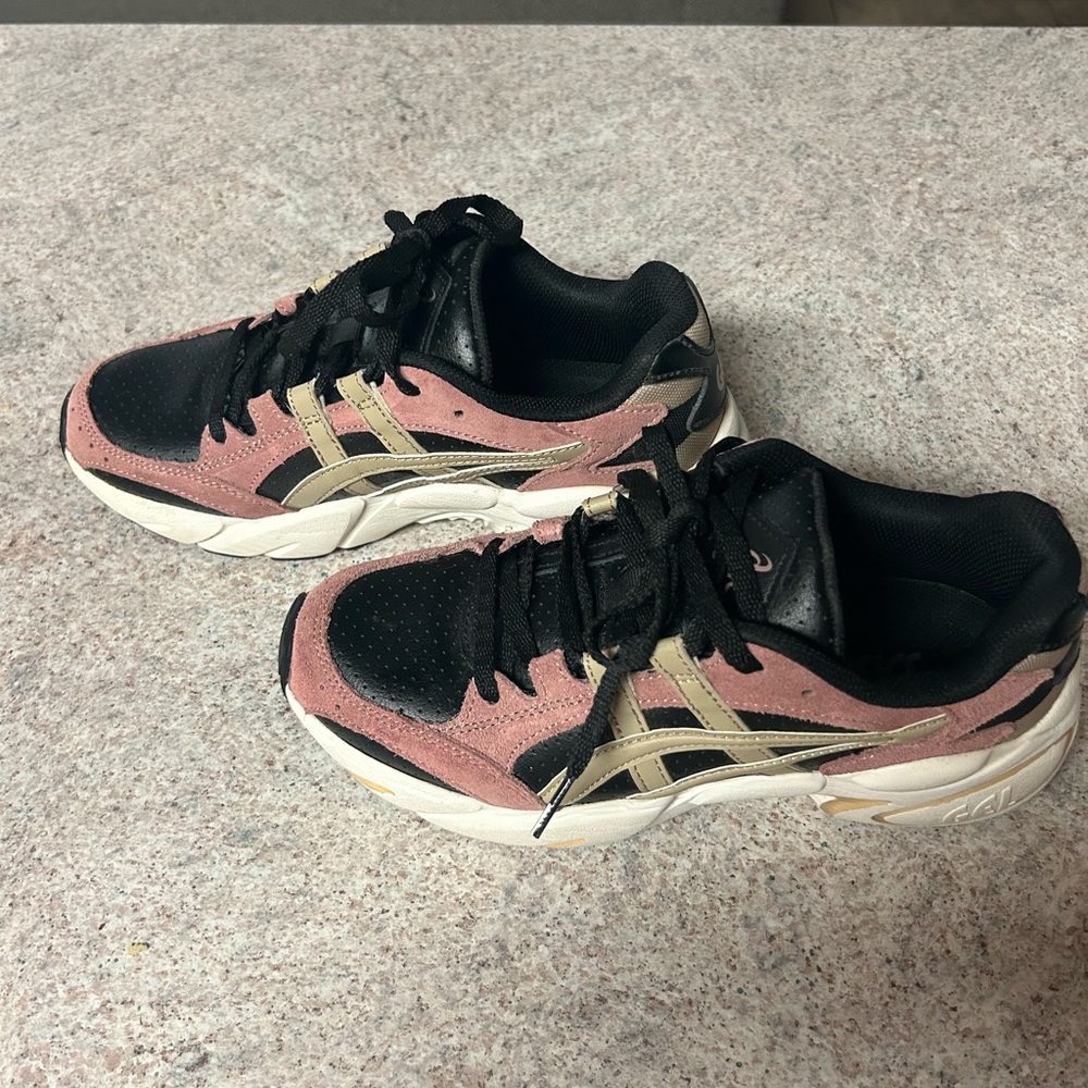 ASICS Tennis Shoes